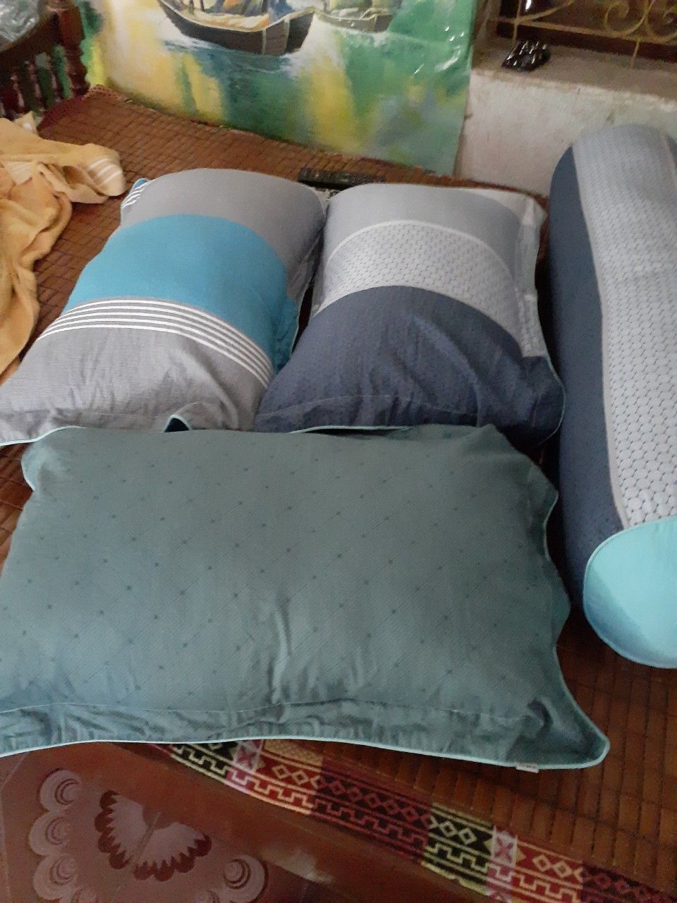 hình ảnh 1 đằng giao 1 nẻo. Shop làm ăn quá vớ vẩn nhé. Gối đặt ko có viền, gối giao lại có viền. Nhận hàng mà phát bực