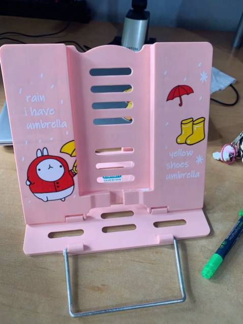 Màu hồng mình thích. Giá đỡ nhẹ nhưng chắc chắn. Dùng để sách điện thoại ok. Hài lòng với sản phẩm