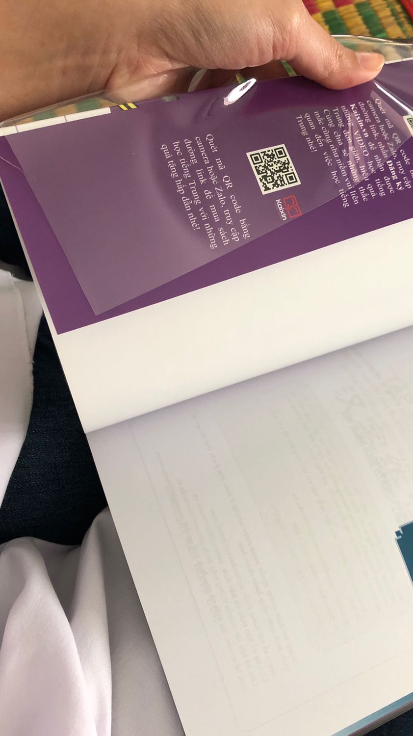 Sách thì đẹp. Nhưng càng ngày Tiki bao bìa sách thực sự tệ. Mình cũng bỏ tiền ra mua bookcare cơ mà? Sao lại có thể làm việc ko một chút coi lại xem bìa bao như nào luôn.