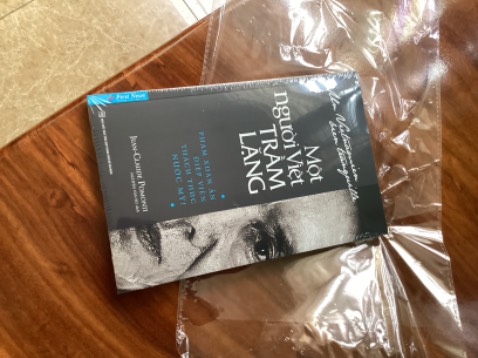 Nội dung sách hay với cách trình bày đặc sắc của tác giả về con người và bối cảnh chính trị xã hội miền nam Việt Nam trong chiến tranh chống Mỹ , đặc biệt tại Sài Gòn. Thủ pháp mô tả con người Phạm Xuân Ẩn làm nổi bật tính cách vĩ đại hy sinh của người chiến sĩ tình báo. Nhiều tư liệu lịch sử phong phú về xã hội Sài Gòn trong thời kỳ chiến tranh. Sách in đẹp và bền chắc. Giá hợp lý.