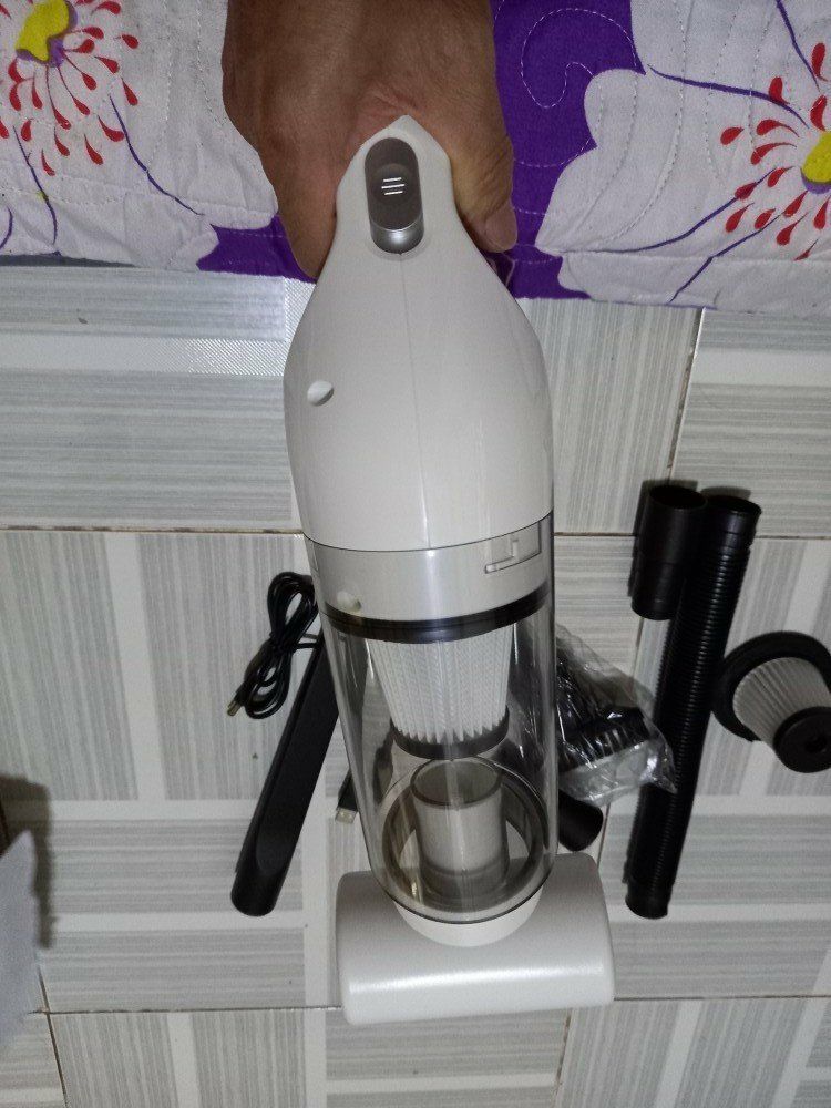 Quá tuyệt vời!. Máy có lực hút mạnh, sử dụng đa năng, mình hút tại phòng mà được không biết bao nhiêu là bụi bẩn, hút được cả chăn, đệm nên cảm thấy rất sạch sẽ yên tâm tốt cho sức khỏe bản thân mình. Máy tiện dụng ở chỗ hút được bụi lớn, bụi mịn sạch sẽ mà chổi chít không bao giờ làm sạch được, chổi thì quét chỗ này bụi bẩn và tóc lại bay chỗ khác. Mình rất khó tính khi mua hàng online, nhưng khi mua tại shop Chính hãng OFFICIAL thấy hàng hóa rất yên tâm nên từ khi dùng con này tôi rất là khoái. Hơn nữa, máy có trọng lượng nhẹ giúp giảm tải sức lao động, nhất là cho phụ nữ. Tóm lại là tôi Cực kỳ hài lòng nên cho shop 5 Sao nha.