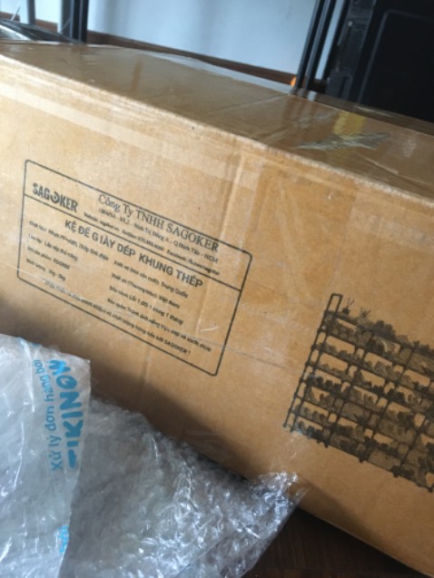 Kệ siêu đẹp và siêu chắc nha mọi người. Thùng nước 20lit để lên mà cũng ko hề hấn gì cả. Shop đóng gói đẹp và chắc chắn.Sản phẩm xứng đáng với giá tiền. Sẽ ủng hộ shop tiếp!!