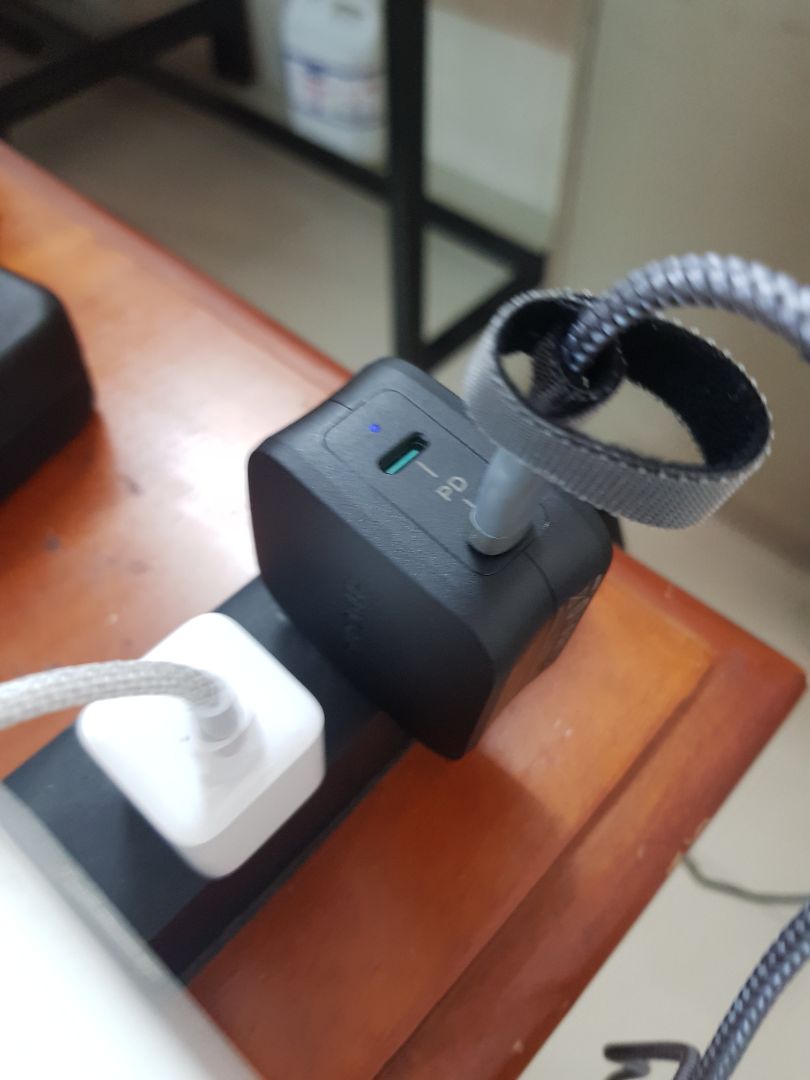 Hàng chuẩn đét, nhỏ gọn, có 2 cổng cắm