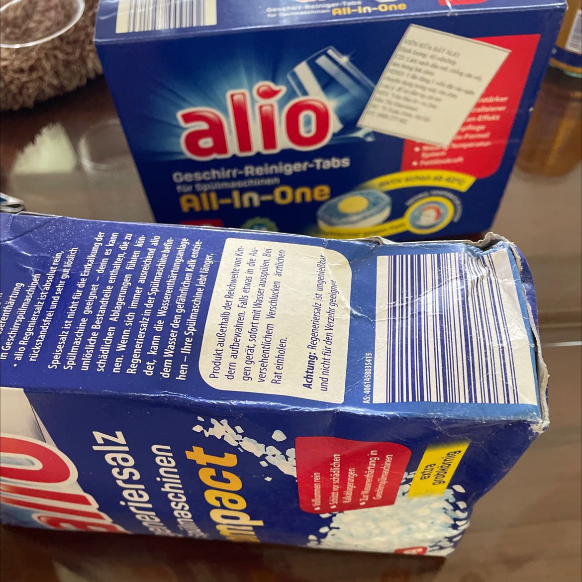 Mình đặt mua viên rửa và muối rửa của shop, được tách làm 2 đơn. Viên rửa được đóng gói cẩn thận, có hộp đàng hoàng nên ko bị móp thủng khi vận chuyển, tuy nhiên muối rửa chỉ được bọc bằng giấy gói, tiki ném hàng của khách gây thủng và rò muối ra ngoài, sợ bị ẩm ko đảm bảo chất lượng!