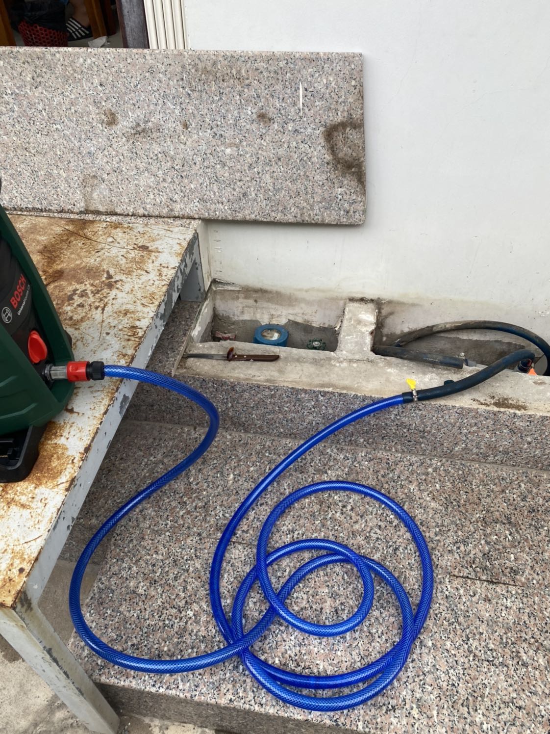 Nhận hàng okay, máy đẹp đóng gói nguyên đai đầy đủ, máy xịt mạnh rong rêu bay tứ táng. Vệ sinh nhà cửa hết xẩy. Chỉ có điều không có ống cấp nước phải đi mua thêm. Nói chung xài okay.