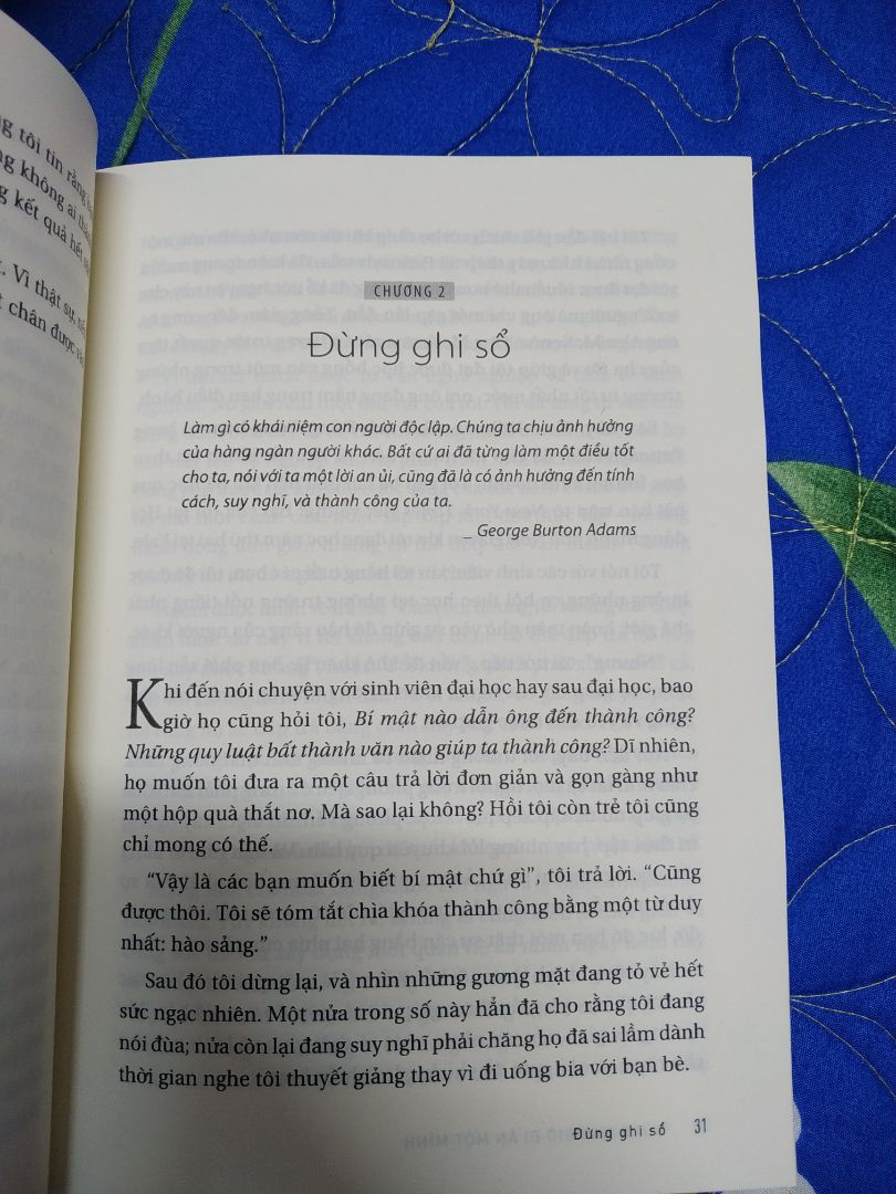 Sách hay, viết giống như 1 quyển truyện, có cả các ví dụ. Ngôn ngữ giản dị, dễ hiểu. Sách giúp tăng giá trị bản thân bằng cách mở rộng các mối quan hệ. Dịch vụ Tiki rất tốt. Đã mua được sách mới, giá rẻ rồi giao hàng lại còn siêu nhanh. Mở mắt ra anh giao hàng đã gọi rồi. Cảm ơn anh, cảm ơn tiki.