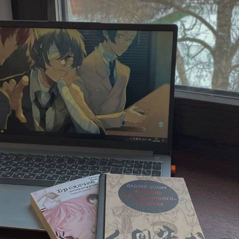 tốt đủ hàng giao nhanh, đóng gói k chắc lắm đâu chỉ có 1 cái bìa carton bao bên ngoài thui, mà truyện cũng k bị df gì nhiều