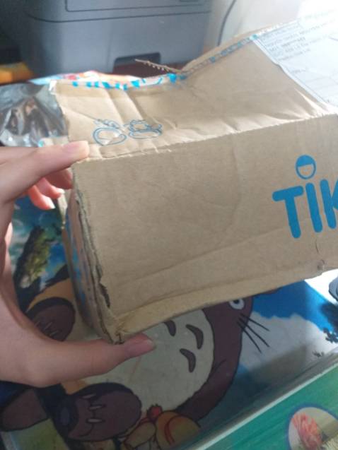 Có lẽ vì vận chuyển nên sách bị móp, cong và xước nhiều
Lúc mở thùng hàng sách không hề có bọc gì bên ngoài, thùng còn bị móp
Mong sớm khắc phục! Có lẽ vì vận chuyển nên sách bị móp, cong và xước nhiều
Lúc mở thùng hàng sách không hề có bọc gì bên ngoài, thùng còn bị móp
Mong sớm khắc phục!