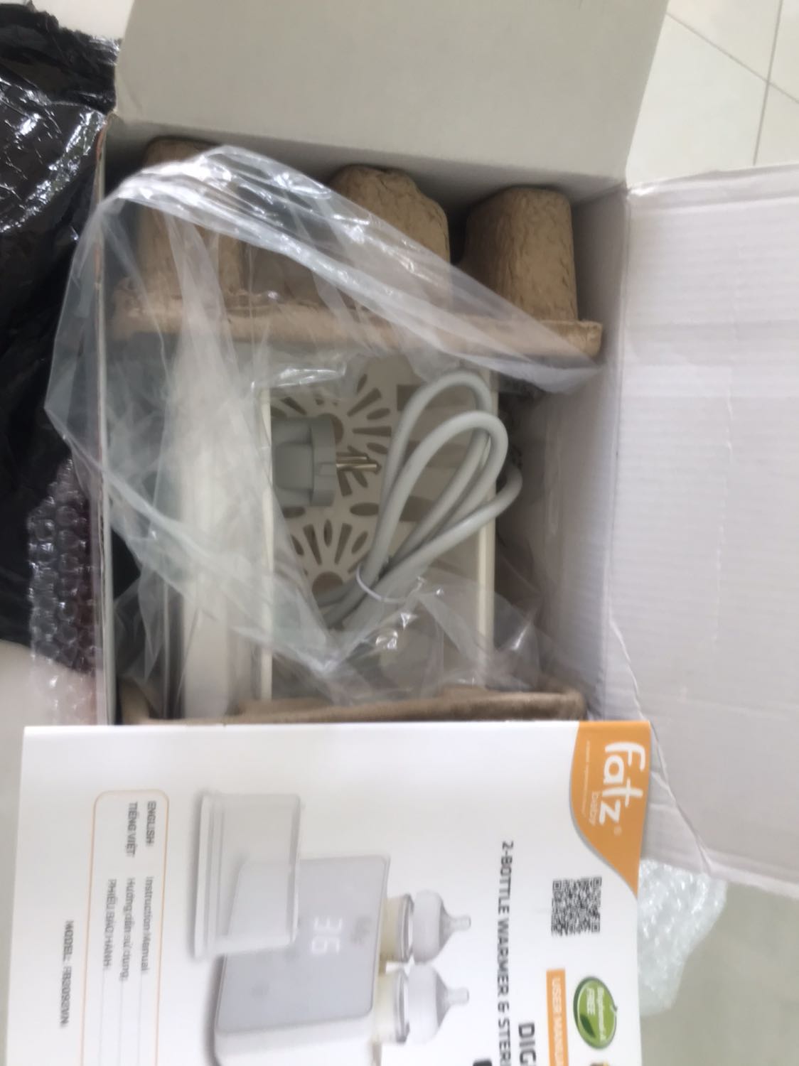 Máy hoạt động tốt. Tuy nhiên, không biết do sản phẩm hay vận chuyển lại móp méo thùng, không tem niêm phong, không biết được mới hoàn toàn không. Vẫn cho shop 5 sao.