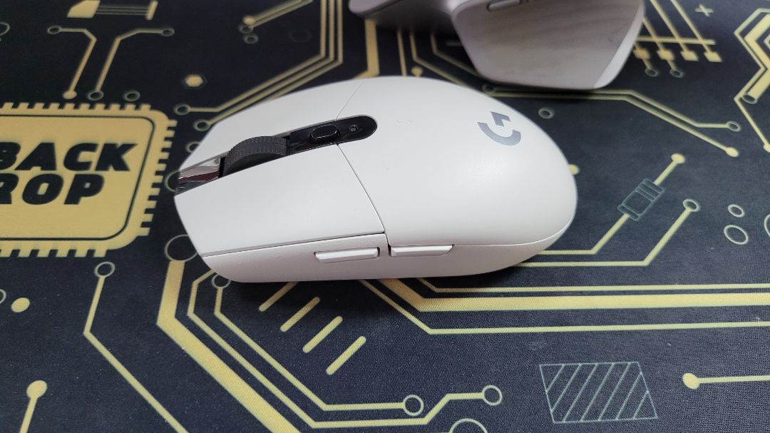 Chuột nhẹ, nhưng cảm giác rẻ tiền
Con chuột này giá 800k nhưng mình cầm vào phần nhựa có cảm giác rẻ tiền hơn các loại khác
Về tính năng thì ổn, lightspeed nhanh không bị delay Chuột nhẹ, nhưng cảm giác rẻ tiền
Con chuột này giá 800k nhưng mình cầm vào phần nhựa có cảm giác rẻ tiền hơn các loại khác
Về tính năng thì ổn, lightspeed nhanh không bị delay