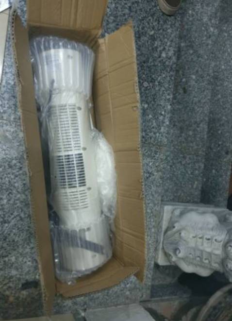 Năm ngoái cũng mua 1 con rẻ hơn xíu nhưng k chắc chắn lắm và nhìn logo camel cũng k sắc nét như con này. Năm nay mua hẳn shop Mall cho yên tâm. Về cảm quan ban đầu là máy nhẹ nhưng cầm thấy khá chắc tay, không bị ọp ẹp, logo sắc nét. Tét thử thấy chạy êm, ấm rất nhanh và rộng. Cho vào nhà tắm độ 5 phút rồi bỏ ra là cũng ok đủ ấm rồi, tắm bé không lo bé lạnh. Nhà có em bé nên sắm 1 cái