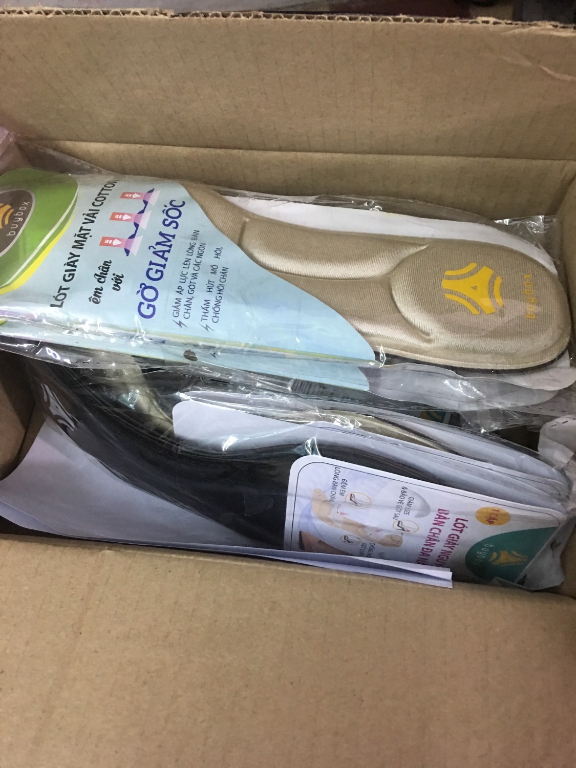 có đôi bốt mũi hơi nhọn, lót vào phần mũi đi êm lắm. bằng chất liệu mịn mịn êm êm, sản phẩm tốt. vẫn thích mua đồ ở Tiki có đôi bốt mũi hơi nhọn, lót vào phần mũi đi êm lắm. bằng chất liệu mịn mịn êm êm, sản phẩm tốt. vẫn thích mua đồ ở Tiki