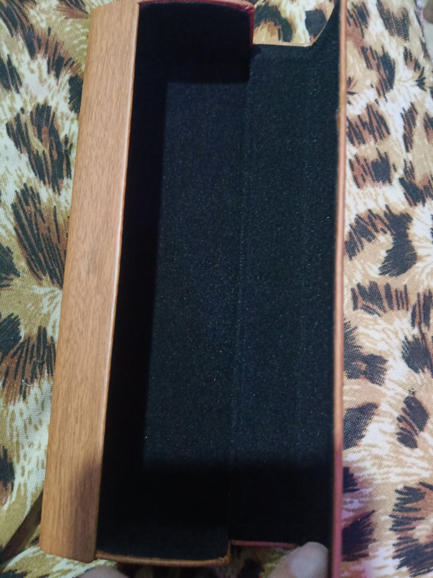 Sản phẩm rất đẹp, nắp nam châm. Sản phẩm rất đẹp, nắp nam châm.