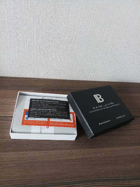 Shop đóng gói rất đẹp, hộp đựng chắc chắn. Ví đẹp, chất lượng da tốt so với mức giá. Nhiều ngăn đựng tiền, thẻ thoải mái. Kh nghĩ với giá tiền đó mà nhận được chất lượng sản phẩm + dịch vụ tốt như vậy. Có dịp sẽ ủng hộ tiếp. Cho shop 5 sao!