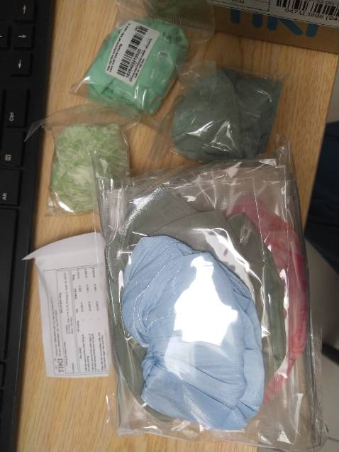 Gói hàng chỉnh chu lắm, màu sắc tươi đẹp lắm nè, còn được shop tặng thêm 1 cái cùng màu nữa, thích lắm 🥰🥰