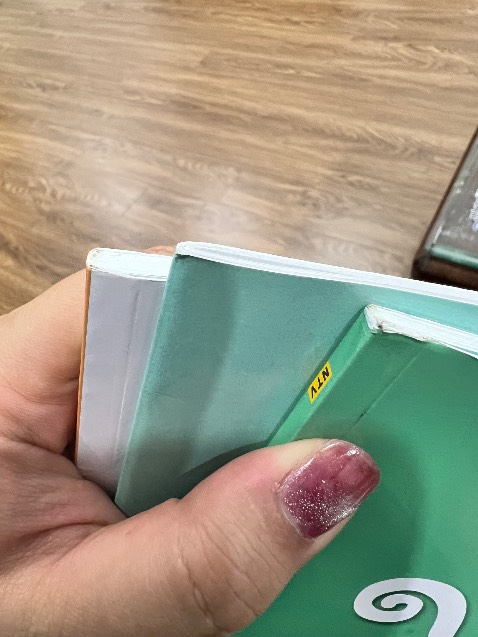 Sách mới mà bẩn như sách cũ vậy …