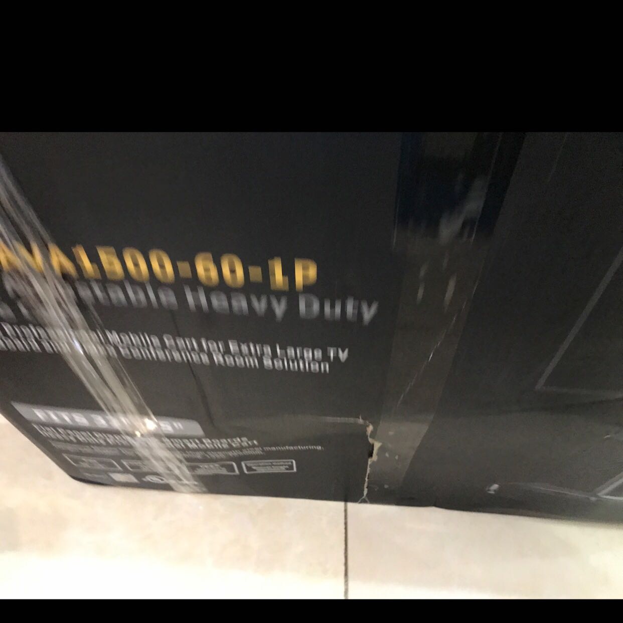 Tốt mỗi tội hộp bị móp