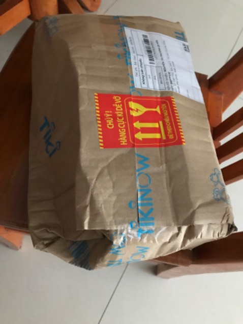 Đẹp, chưa dùng thử nên chưa thể đánh giá về sản phẩm. Riêng đơn vị ship thì như qq. Tiki dán bên ngoài là hàng dễ vỡ mà còn khiến hộp bị móp méo thế này.