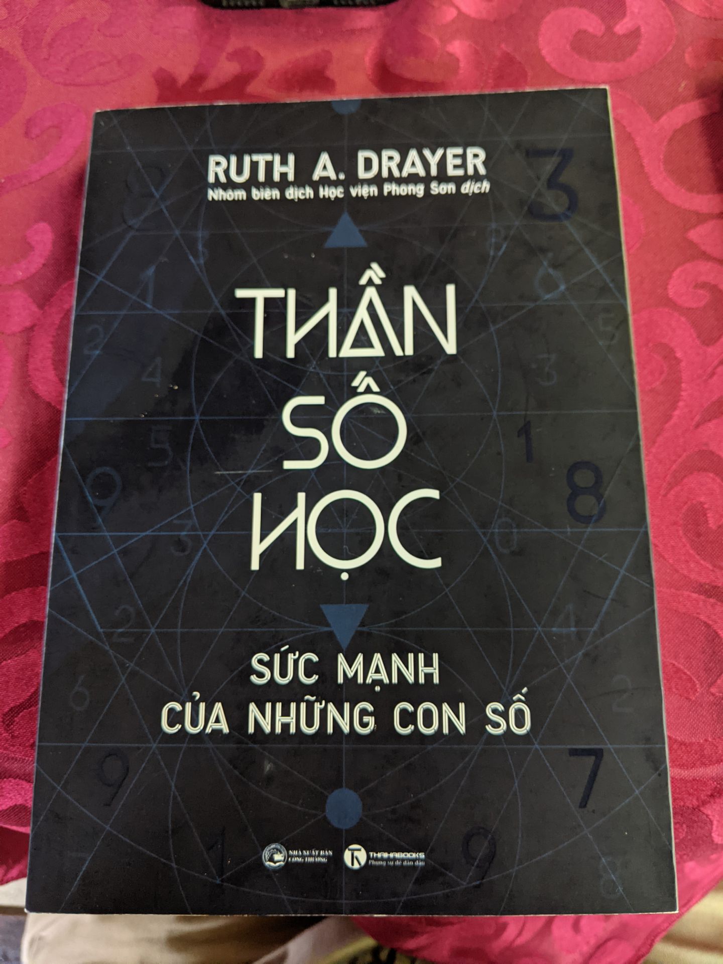 Sách okay, học dc nhiều về kiến thức hay và lối diễn giải của tác giả. Mình vậy có 7 quyển thần số học (sưu tầm)...cảm thấy mọi thứ thay đổi sau khi biết tới Thần số học và nghiên cứu về bộ môn này