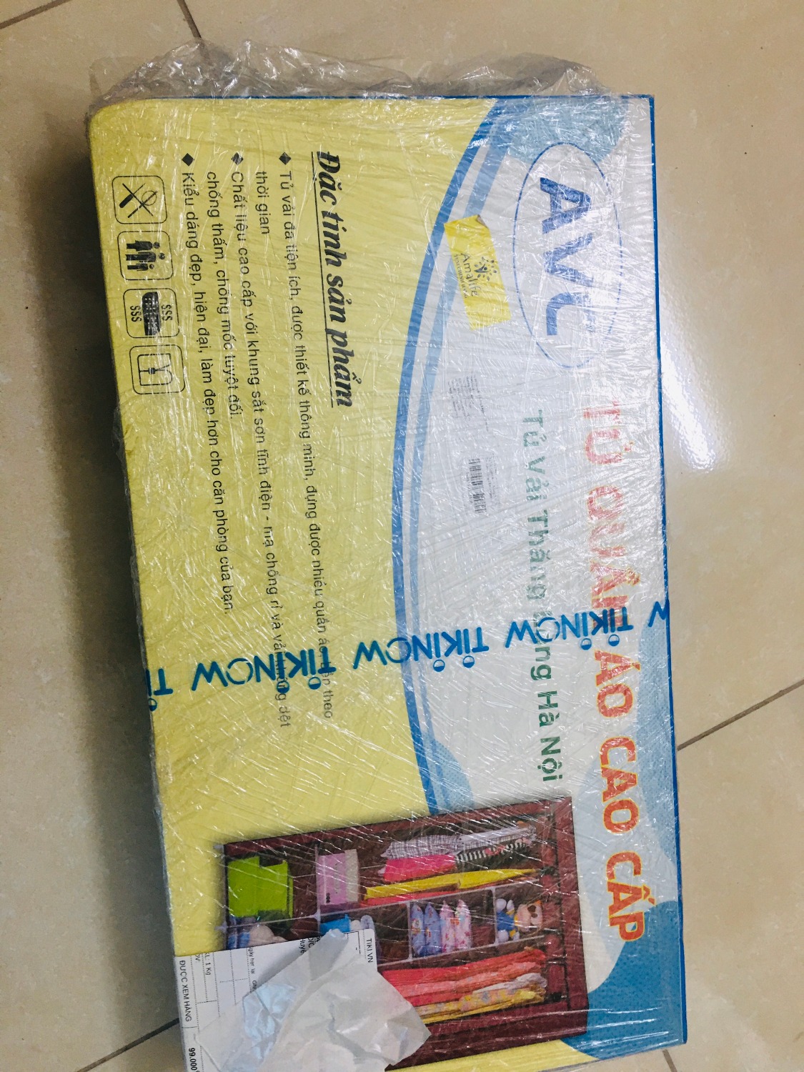 Ngồi mày mò rồi cũng lắp xong thấy đẹp và chắc chắn ra phết. Mình mua cho bạn gái, đồ để khá thoải mái, tủ cũng cứng cáp ko bị chệch choạc hay gì cả; hơi bất ngờ thấy hàng Việt Nam, mua ủng hộ hàng việt nam :))) 
Vải ko thấm nước, màu đẹp, dáng dấp ok, ngăn rộng rãi. Thích ...