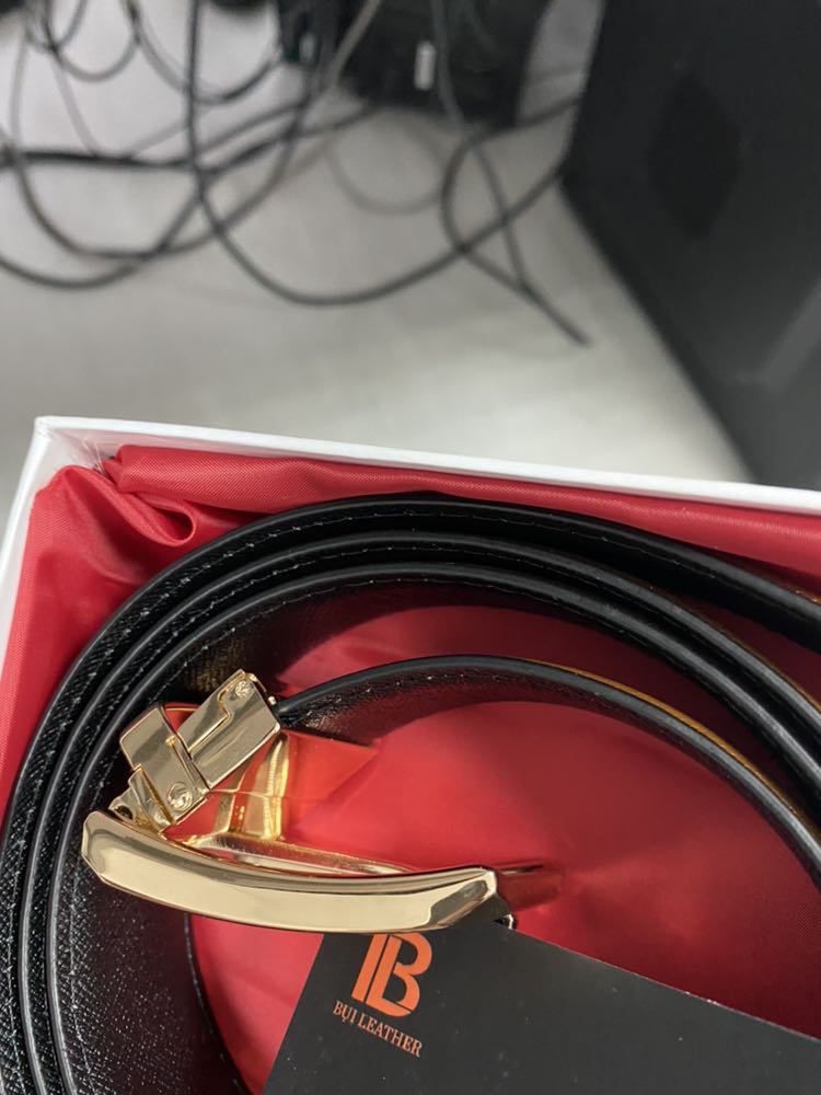 Dây dài cho nhiều size bụng, mẫu mã đẹp. Có khớp xoay đồi mặt dây. Dây dài cho nhiều size bụng, mẫu mã đẹp. Có khớp xoay đồi mặt dây.