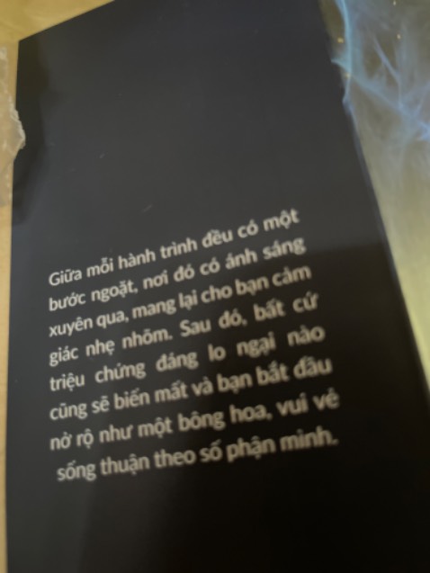 Cuốn sách rất hay ý nghĩa với những tâm hồn nhạy cảm. Hãy đọc nó để bạn hiểu nhiều hơn về chính mình, hành trình đời mình, thông cảm và lắng nghe bản thân hoà hợp với tạo hoá. Nuôi dưỡng nguồn nội lực vốn có từ bên trong, từ đó tỉnh thức tự thân tìm về niềm hạnh phúc nội tại.
