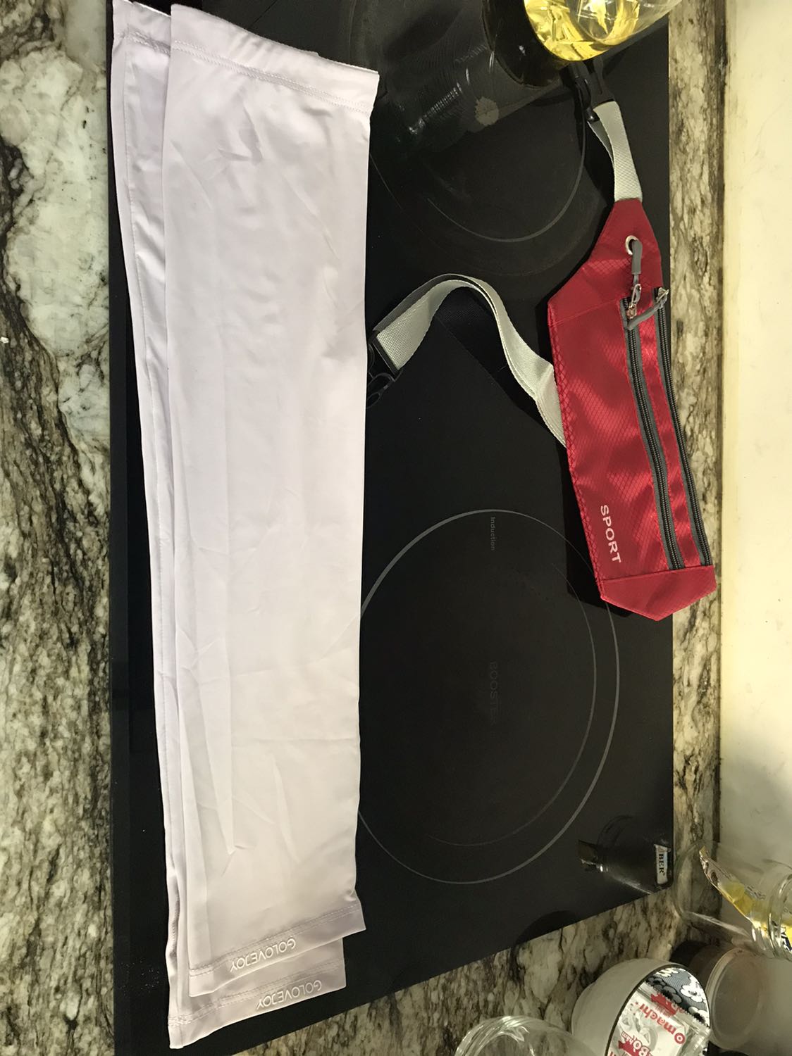 Chất vải hàng khá ổn, có nẹp silicone cố định để không bị tụt. Tuy nhiênnnn, đôi găng thì chiếc dài chiếc ngắn. Mình không rõ là set như thế hay shop đóng đơn bị nhầm :( Chất vải hàng khá ổn, có nẹp silicone cố định để không bị tụt. Tuy nhiênnnn, đôi găng thì chiếc dài chiếc ngắn. Mình không rõ là set như thế hay shop đóng đơn bị nhầm :(