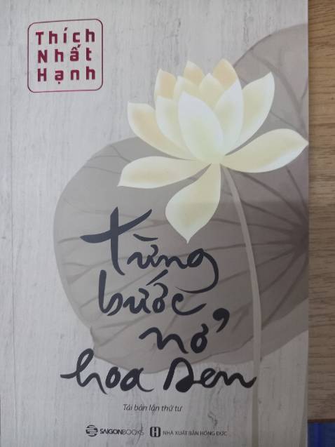 Sách gồm 47 bài kệ, chứa đựng những lời dạy ta thực hành chánh niệm trong những việc hàng ngày đơn giản nhất. Mỗi ngày cố gắng thực hành theo 1 bài kệ trong sách là mình đã thấy được bình an rồi.