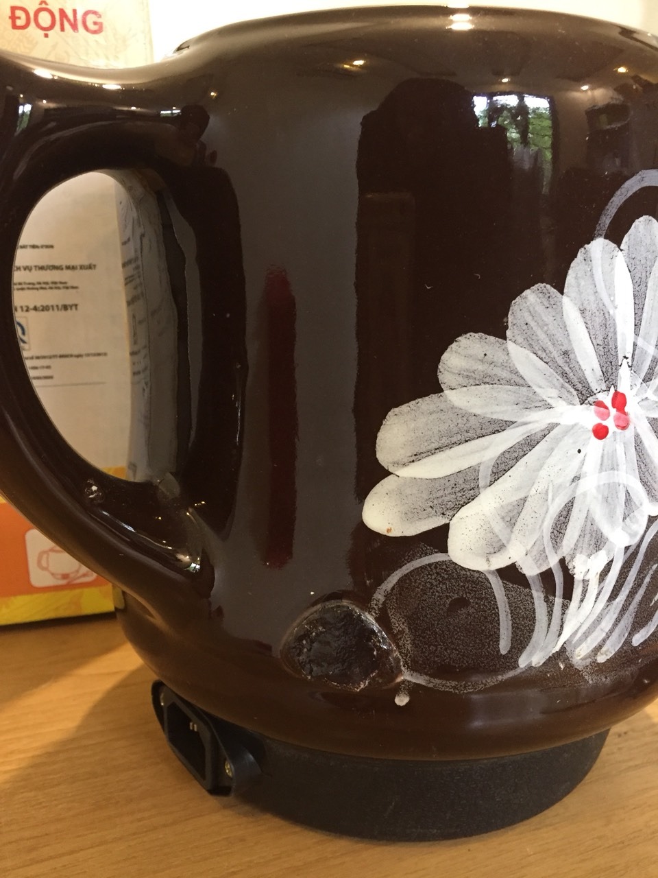 Hàng giao không đúng màu theo đơn đặt hàng, sản phẩm bề mặt bị lỗi. Thấy hơi thất vọng. Nhưng Tiki xử lý sau bán hàng và tiếp nhận phản hồi của khách hàng rất tốt.