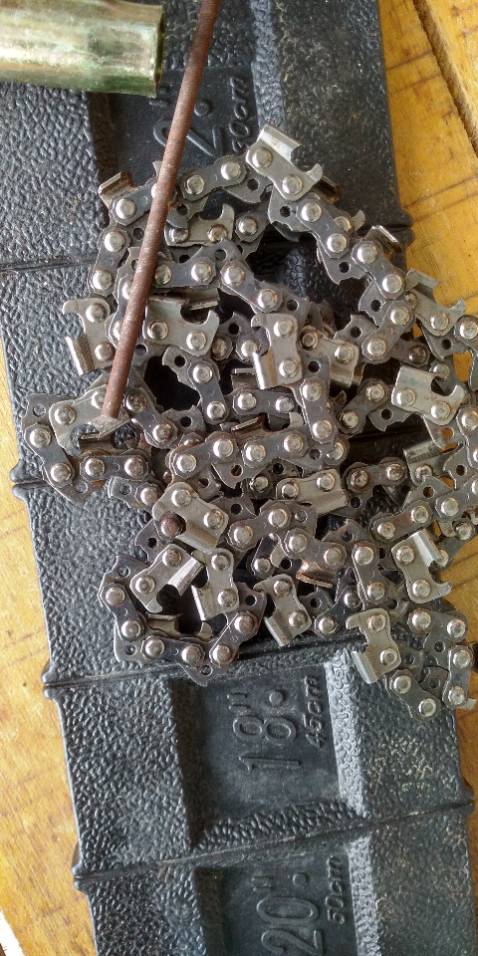 Sản phẩm K đúng màu. Xích củ. Vít bị rỉ sét. Khi giao thiếu chia khoá lục giác 
Và mây mây