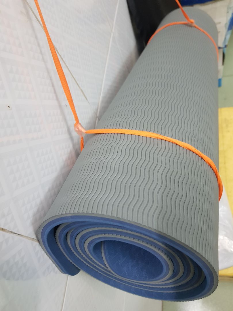 chưa sử dụng nhưng màu đẹp, thảm đẹp, nhẹ. phù hợp giá tiền. mặt hơi trơn. dày và mịn