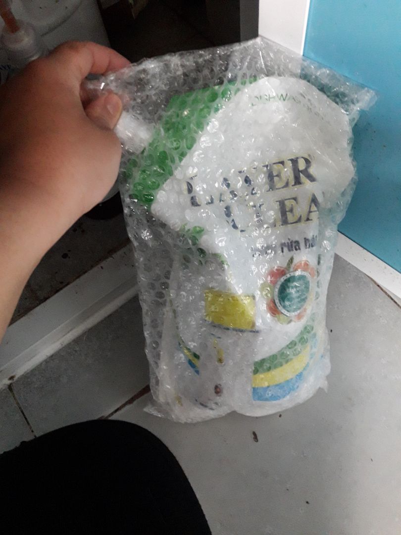 Mua chai rửa chén cộng thêm luôn cả bịch rửa chén bự to mà nhà bán hàng cũng bọc bong bóng kĩ lưỡng bịch không bị rò rỉ tiki giao hàng nhanh chóng nhiệt tình sản phẩm này sử dụng tốt nhưng mà cần phải xài nhiều thì mới sạch chứ không lâu sạch lắm.