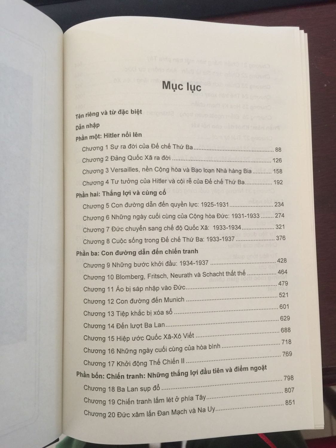 1. Cuốn sách giúp hiểu về Đức Quốc Xã
2. Ai muốn tìm hiểu về CTTG thì nên tìm cuốn này
3. Hình thức đẹp bắt mắt, chữ đọc rất rõ, sách dày
4. Sách vận chuyển tốt bao bọc cẩn thận, còn một vài chỗ điểu khuyết nhưng ko đánh nói.
Nếu có 4 sao rưỡi thì có lẽ tốt hơn bởi 5 sao thì hơi hoàn hảo quá mức, còn nếu chọn 4 sao thì thực sự chỉ giành cho người khó tính về nội dung