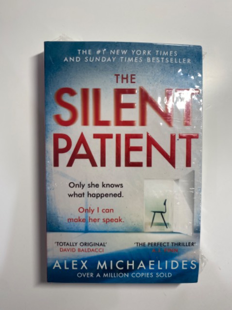 FHS giao hàng thần tốc luôn, mất chưa đầy 1 ngày. Đợi mãi cuốn này mới restock, mừng quá 🥹 Gói ok nha k bị dập mố gì, truyện có cả seal lun