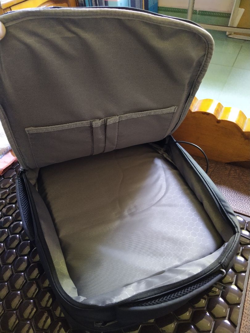 Kiểu dáng năng động, hiện đại, màu đúng như đăng ký mua, chất liệu vải ok, hy vọng dùng bền