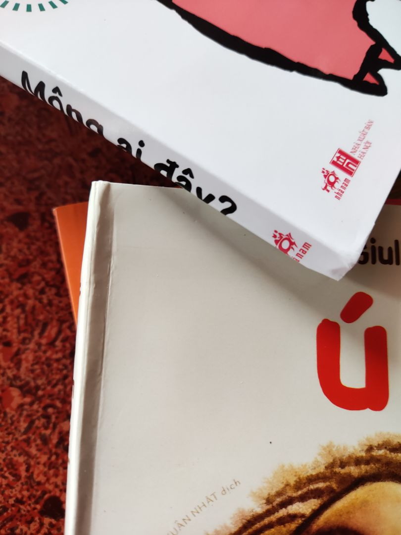 1 sao vì đơn hàng trễ hẹn tới 2 lần dù thời điểm mình đặt hàng đã hết giãn cách. Gửi *** lần 2 không được tiki phản hồi. Nhận sách thì hộp rách, sách bị nát góc, gáy sách méo rất nhiều.