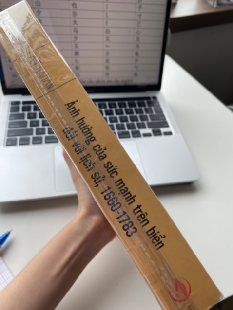 sách khá hay mặc dù hơi khó hiểu xíu vì đây là tài liệu cho bài tập môn đại cương nên p mua để nghiền ngẫm shop còn tặng cho quyển sổ nhỏ xinh hihi