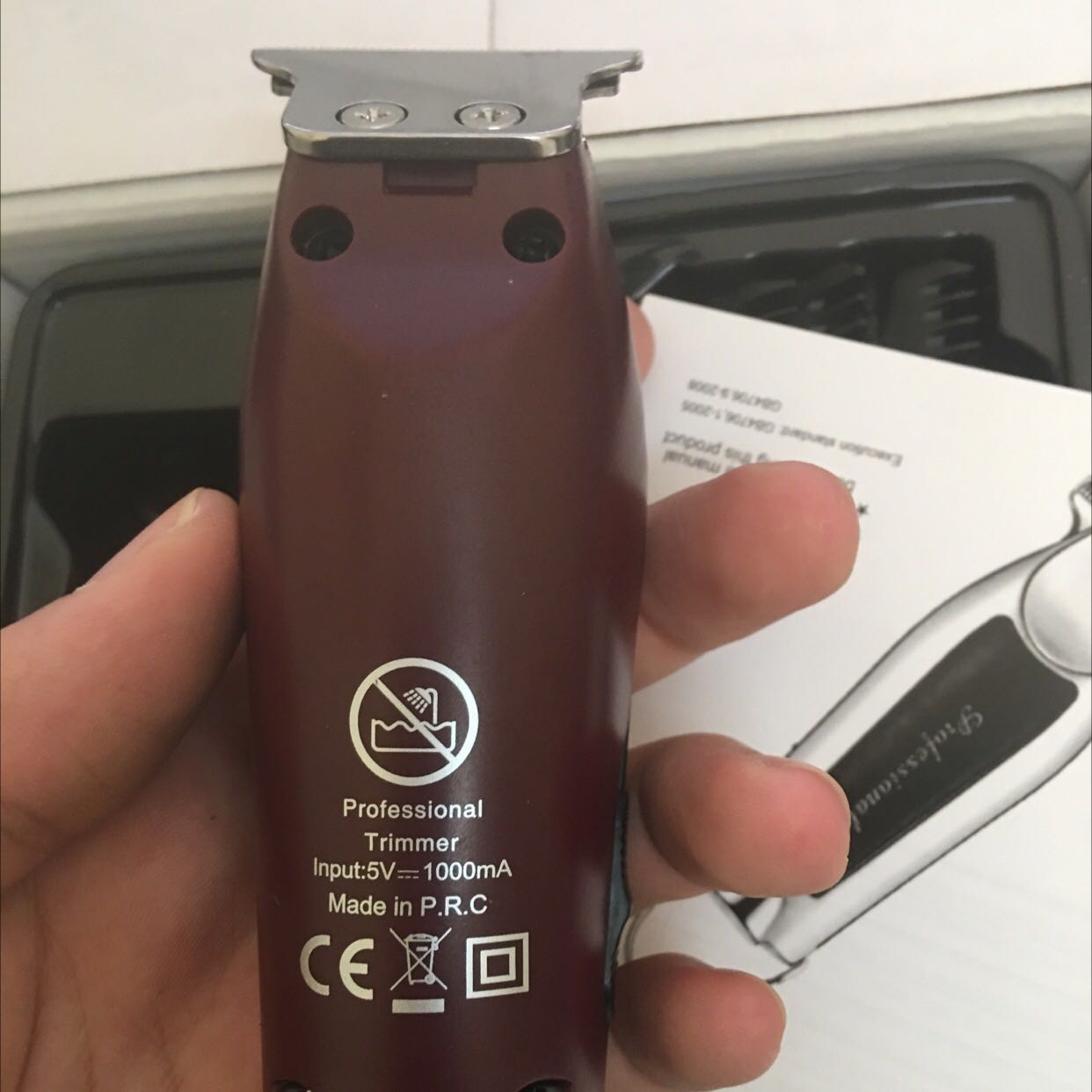 Nhận hàng rồi shop nhá. Sản phẩm y như quảng cáo. Máy cắt êm. Cầm vừa tay. Giá cả phù hợp