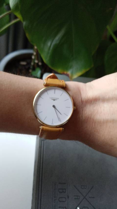 Sản phẩm nhận đúng theo mô tả của shop. Shop đóng hàng cẳn thận, tư vân nhiệt tình, có gửi kèm phụ kiện lắp đặt đi kèm. Nhân viên giao hàng nhiệt tình. Ủng hộ shop những đơn tiếp theo.