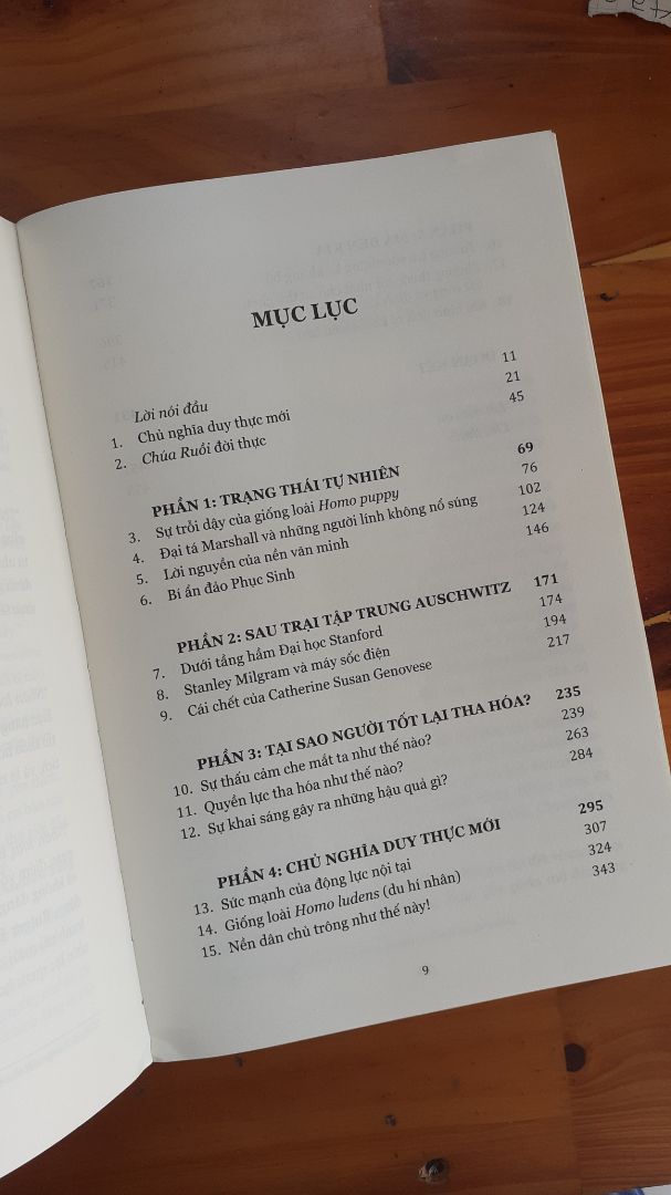 Như một đồng minh của Rousseau, cuốn sách là một áng văn chứng minh cho bản tính lương thiện của nhân loại. Bằng những nghiên cứu và số liệu xác thực, tác giả mang đến một góc nhìn phổ phát về bản chất cốt lõi của loài người qua những lĩnh vực như giáo dục, tội phạm, chính trị.
