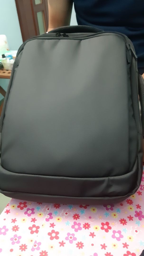 nhận được balo ko giống với hình ảnh sản phẩm. ko có chữ Meinaili như trong hình mô tả.