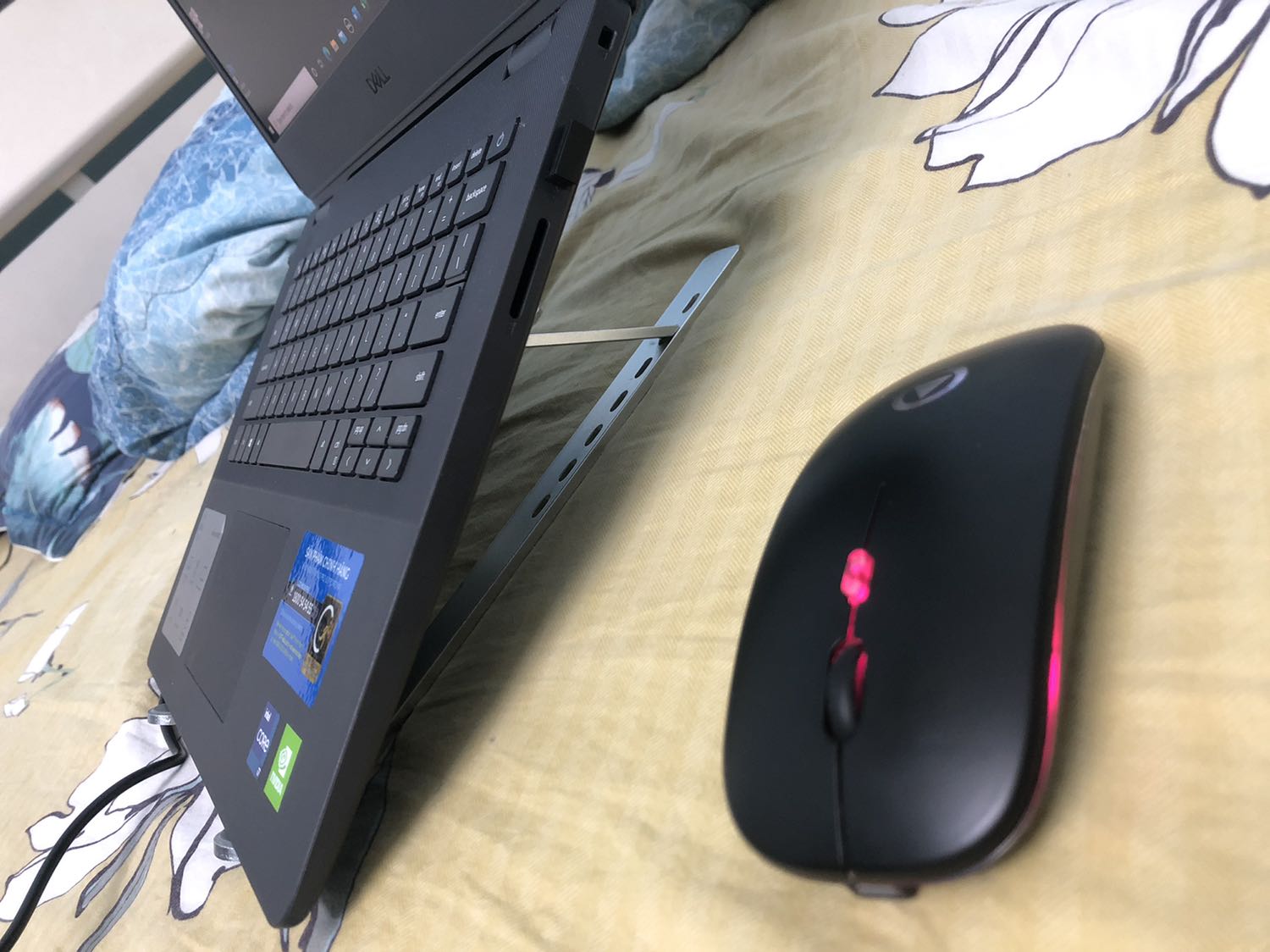 Hài lòng, giá hợp lí. Phù hợp với máy từ 13.5 inch trở xuống. 14 inch vẫn dùng được nhưng sẽ hơi nhỏ, cảm giác không được thoải mái lắm