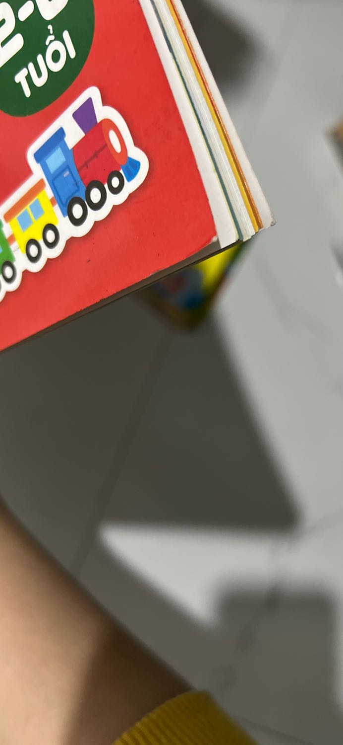 Sách hơi quăn mép tuy nhiên có thể chấp nhận