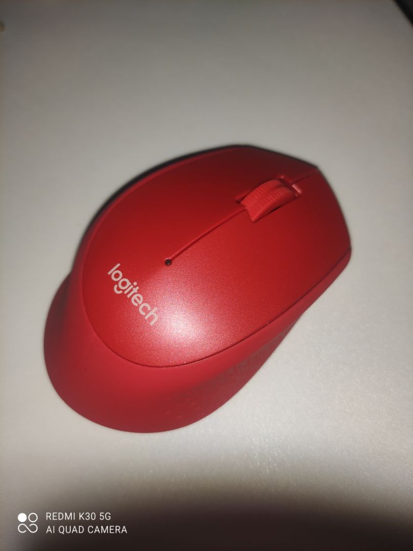 màu đẹp ưng ý, chuột êm, click rất nhẹ tay, nhưng đôi khi bị thành double click, anyway nhìn chung là ok