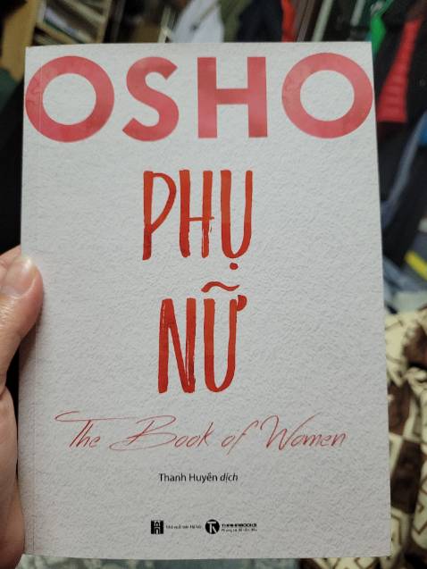 Tôi đã đọc cuốn Đàn Ông và giờ tôi mua thêm cuốn Phụ Nữ. Sách rất hay, tác giả đã có rất nhiều ý kiến khác biệt nhưng chuẩn xác. Là một cuốn sách mà những ai có tư duy phá vỡ lối mòn nên đọc.