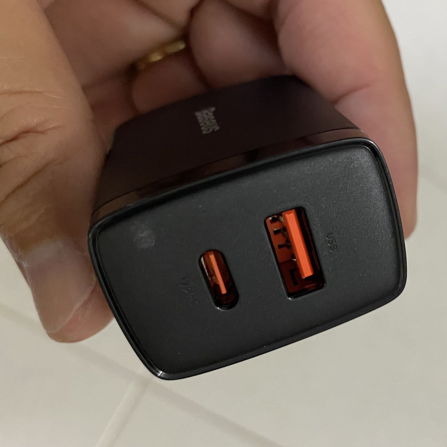 Sản phẩm chính hãng, nhỏ gọn, sạc nhanh. Đóng gói cẩn thận, giao hàng nhanh chóng.