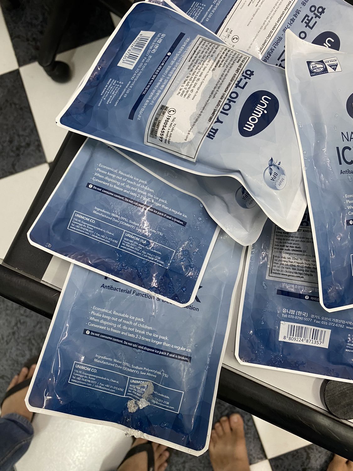 Có 1 túi bị rách nên ướt làm chèm nhẹp mấy túi khác