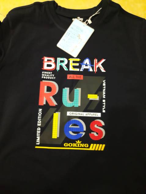 Áo rất đẹp, vải thun mềm mại, độ dày vừa phải. Hình in rõ ràng, sắc nét.