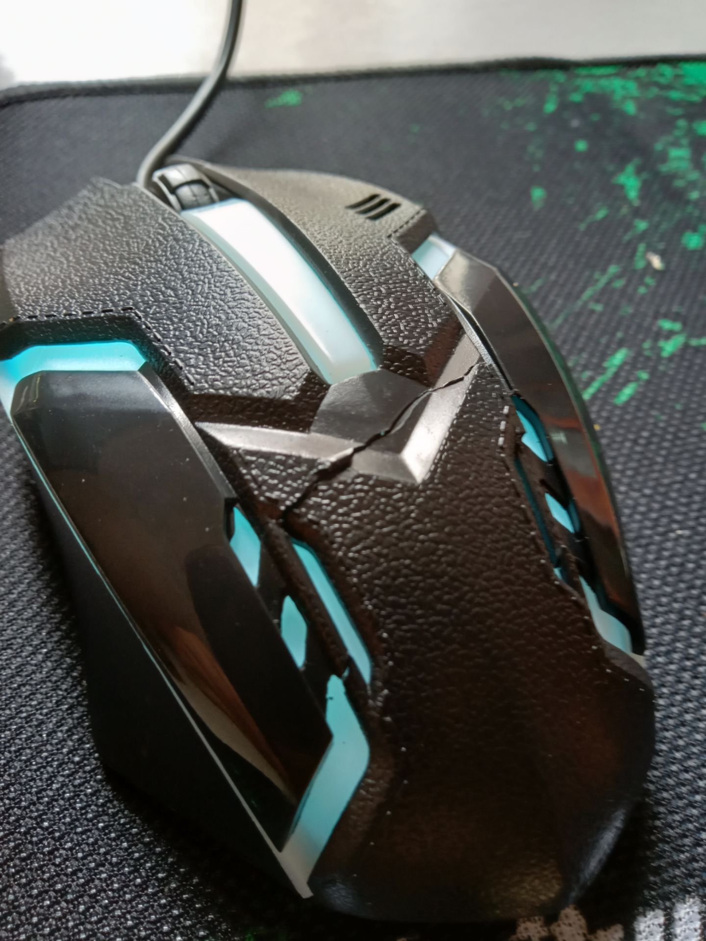 chuột bị nứt vỡ
nút chuột giữa ko hoạt động
*** đảo