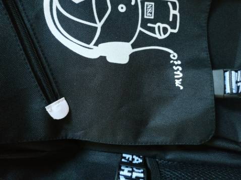 Cặp to, đẹp, rộng. Mua tặng em trai chuẩn bị lên cấp 2, bé rất thích.